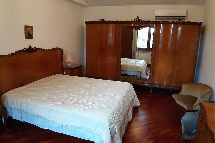 Villa 3 piani indipendente con garage e giardino privato in Sinalunga, Chianti