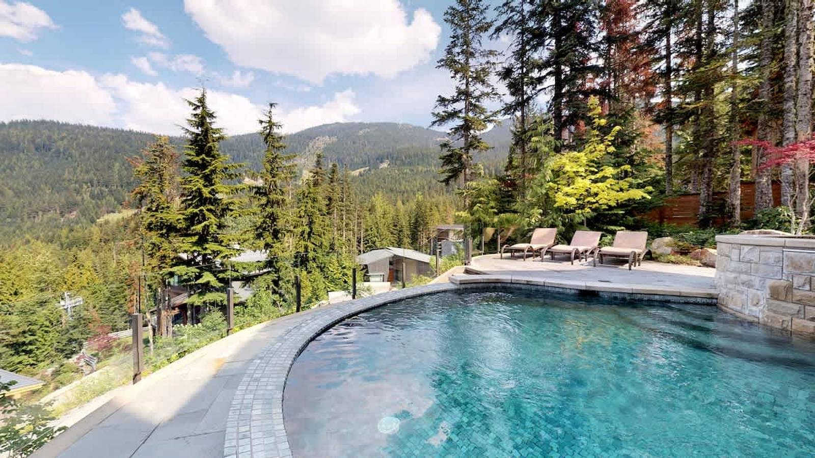 Mountain chalet w  ski-in ski-out   gondola in Whistler, Whistler Blackcomb