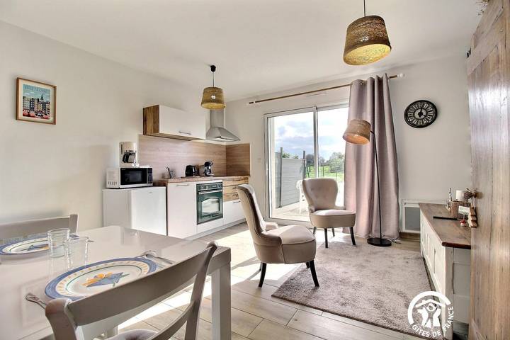 Gîte pour 2 personnes, avec Terrasse ainsi que Jardin et Vue à Néant-sur-Yvel - 4