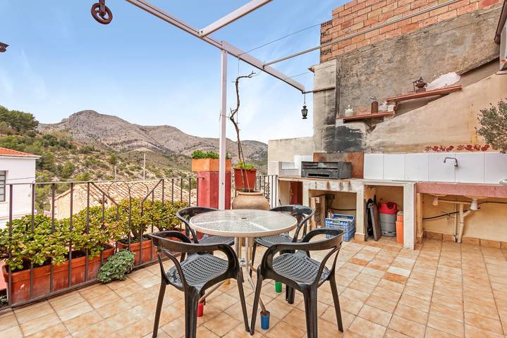 Casa vacacional 'Ca Lluis' con vistas a la montaña, Wi-Fi y aire acondicionado in Vall de Laguart, Costa Blanca