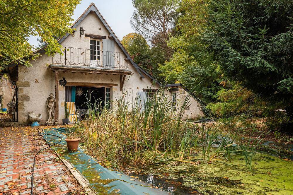 Holiday Home 'La Closerie Du Cassereau' with Shared Garden and Balcony in Vernou-sur-Brenne, Tours region