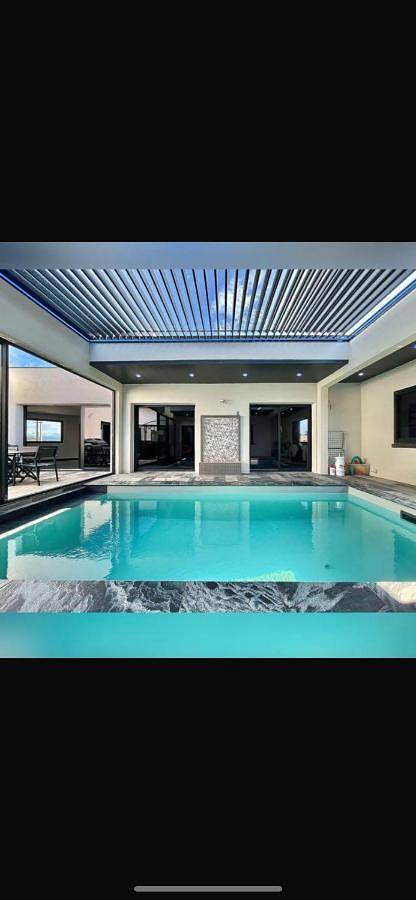 Location de vacances pour 8 personnes, avec Terrasse ainsi que Piscine et Vue à Nissan-lez-Enserune - 2