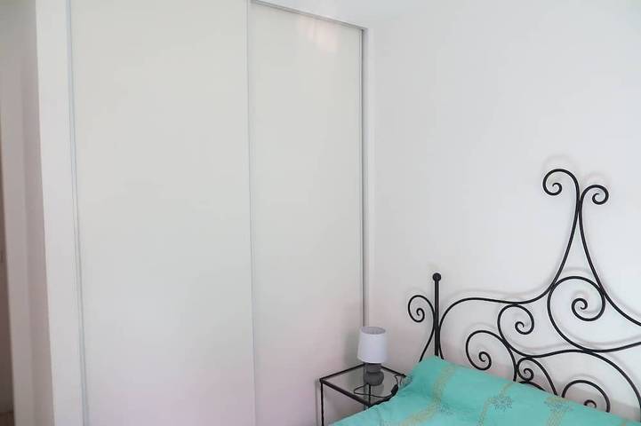 Gîte pour 4 personnes, avec jardin ainsi que terrasse et piscine dans Gare du Club Med Cocody - 2