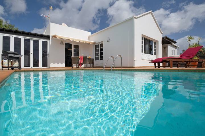 Ferienvilla 'Calima Deluxe Con Piscina' mit Privat Pool, Wi-Fi und Klimaanlage in Puerto del Carmen, Tías