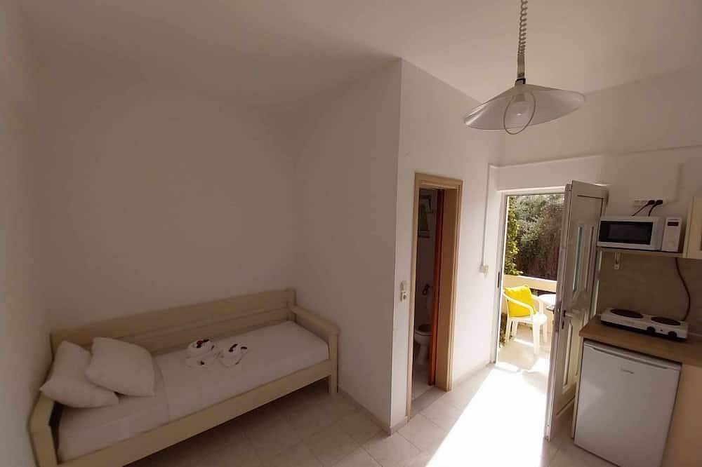 Ganze Wohnung, Litinas Aprt with balcony in front of the pool in Agia Marina, Chania und Umgebung