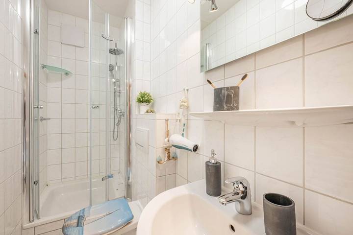 Ganze Wohnung, Moderne Ferienwohnung in Koserow mit Balkon – nur 200 m zum Strand! in Strand Zempin, Zempin