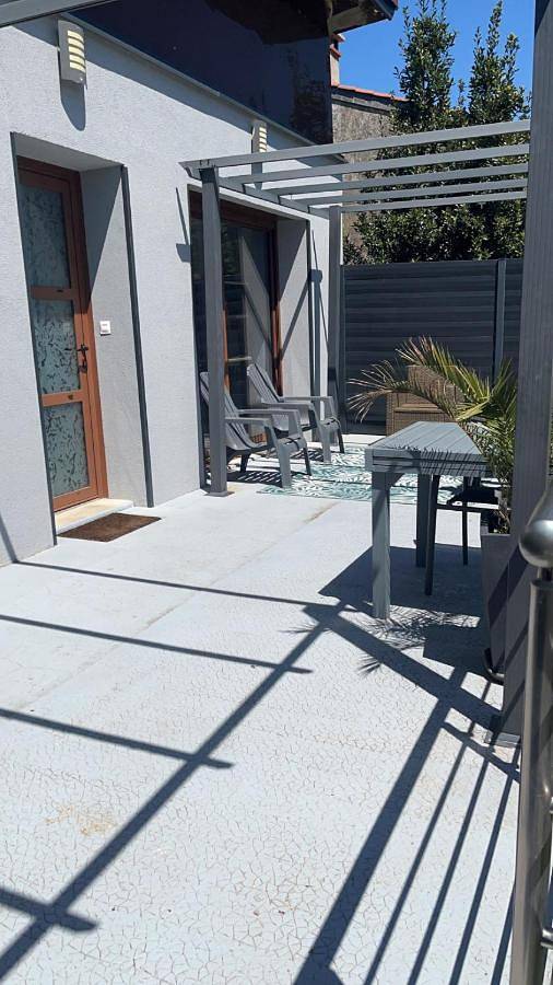 Location de vacances pour 4 personnes, avec jardin ainsi que vue et terrasse à Véranne - 4