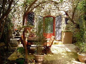 Gîte pour 6 personnes, avec piscine ainsi que jardin et terrasse à Fontanès (Gard)