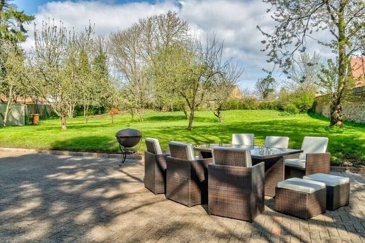 Holiday rental for 14 people, with hot tub in Northamptonshire