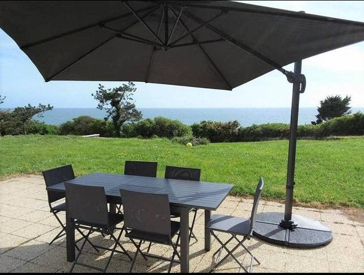Location de vacances pour 8 personnes, avec Terrasse ainsi que Jardin et Vue dans Plage Trenez