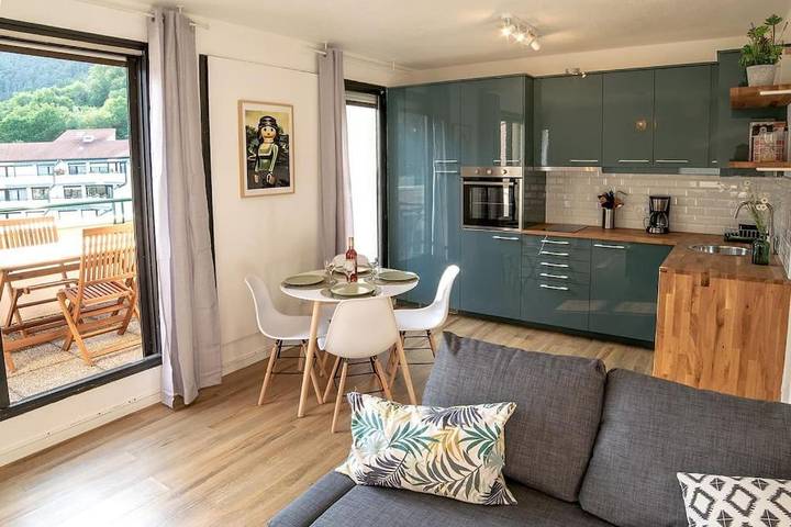 Appartement de vacances pour 4 personnes, avec Terrasse ainsi que Piscine et Vue