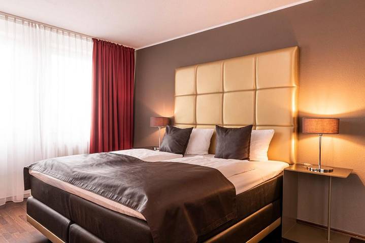 Hotel für 4 Personen, mit Sauna und Pool sowie Whirlpool und Terrasse in Köln - 2