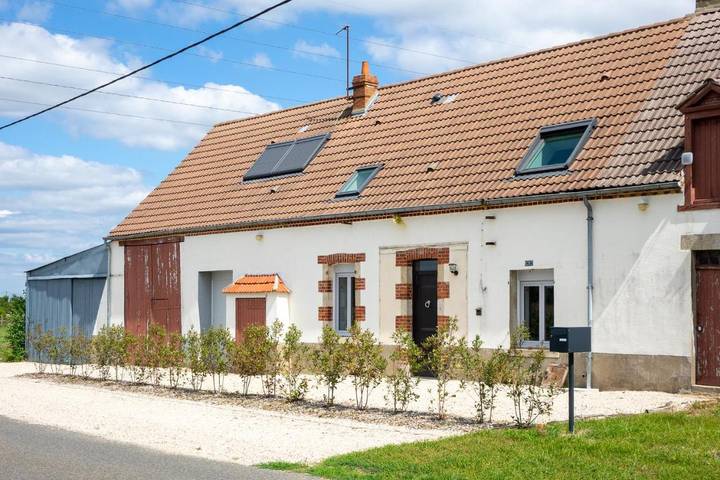 Location de vacances pour 12 personnes, avec vue ainsi que sauna et jardin à Sandillon