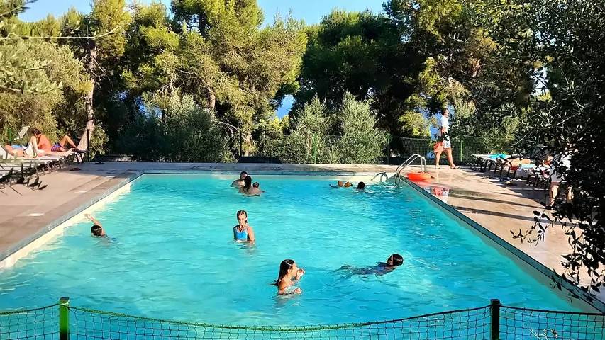 Camping für 5 Personen, mit Terrasse und Pool in Apulien