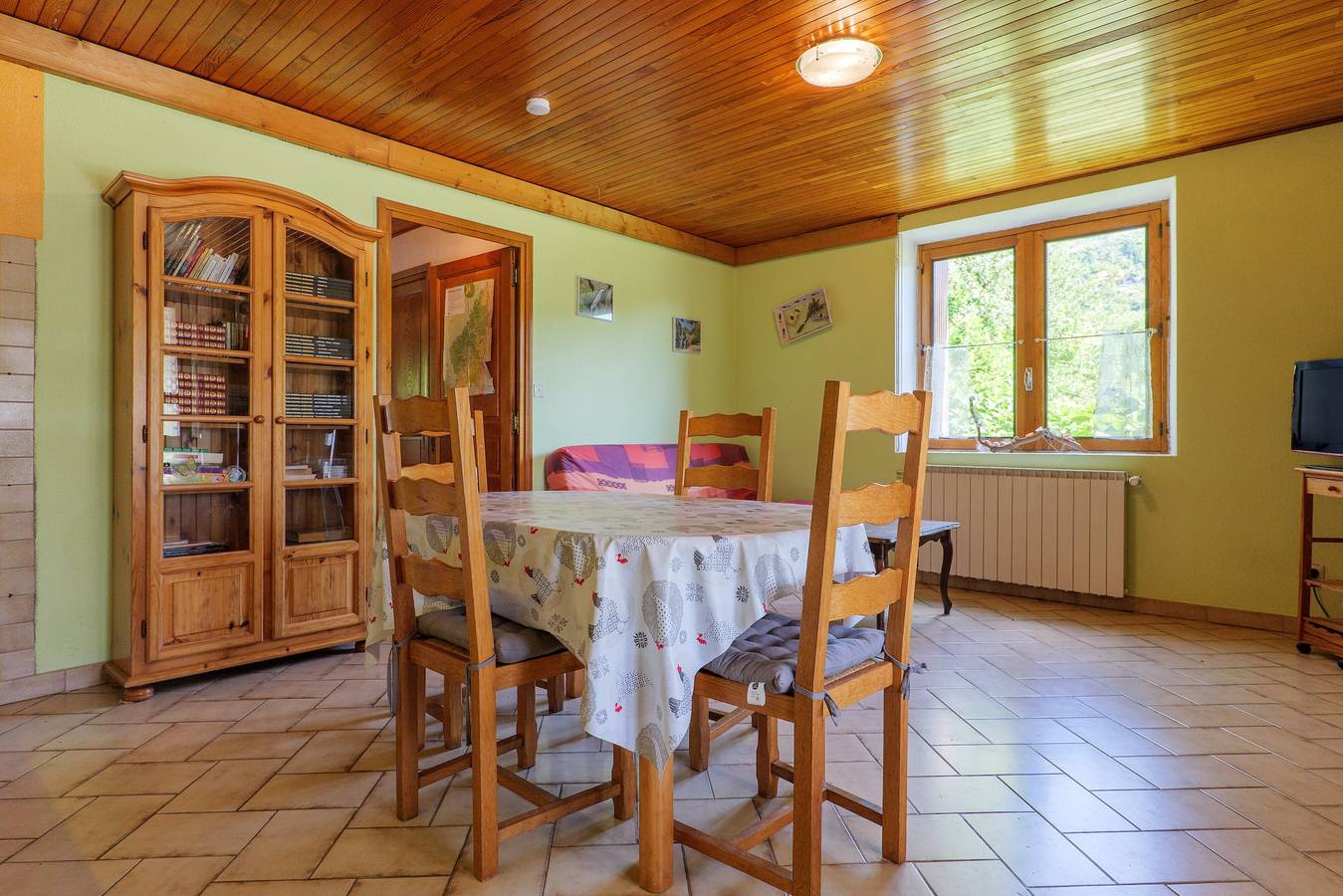 Gîte « À l’ombre du Tilleul » : vue montagne, terrasse privée et Wi-Fi in Montpezat-sous-Bauzon, Parc naturel régional des Monts d'Ardèche