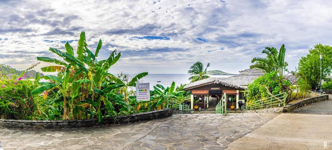 Hôtel pour 2 personnes, avec bassin pour enfant et jacuzzi ainsi que jardin et piscine à Bandrele - 2
