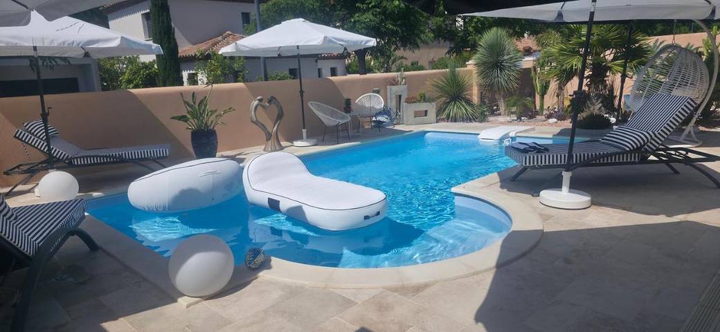 Chambre d’hôte pour 2 personnes, avec Terrasse et Jardin ainsi que Piscine et Vue à La Londe-les-Maures - 2