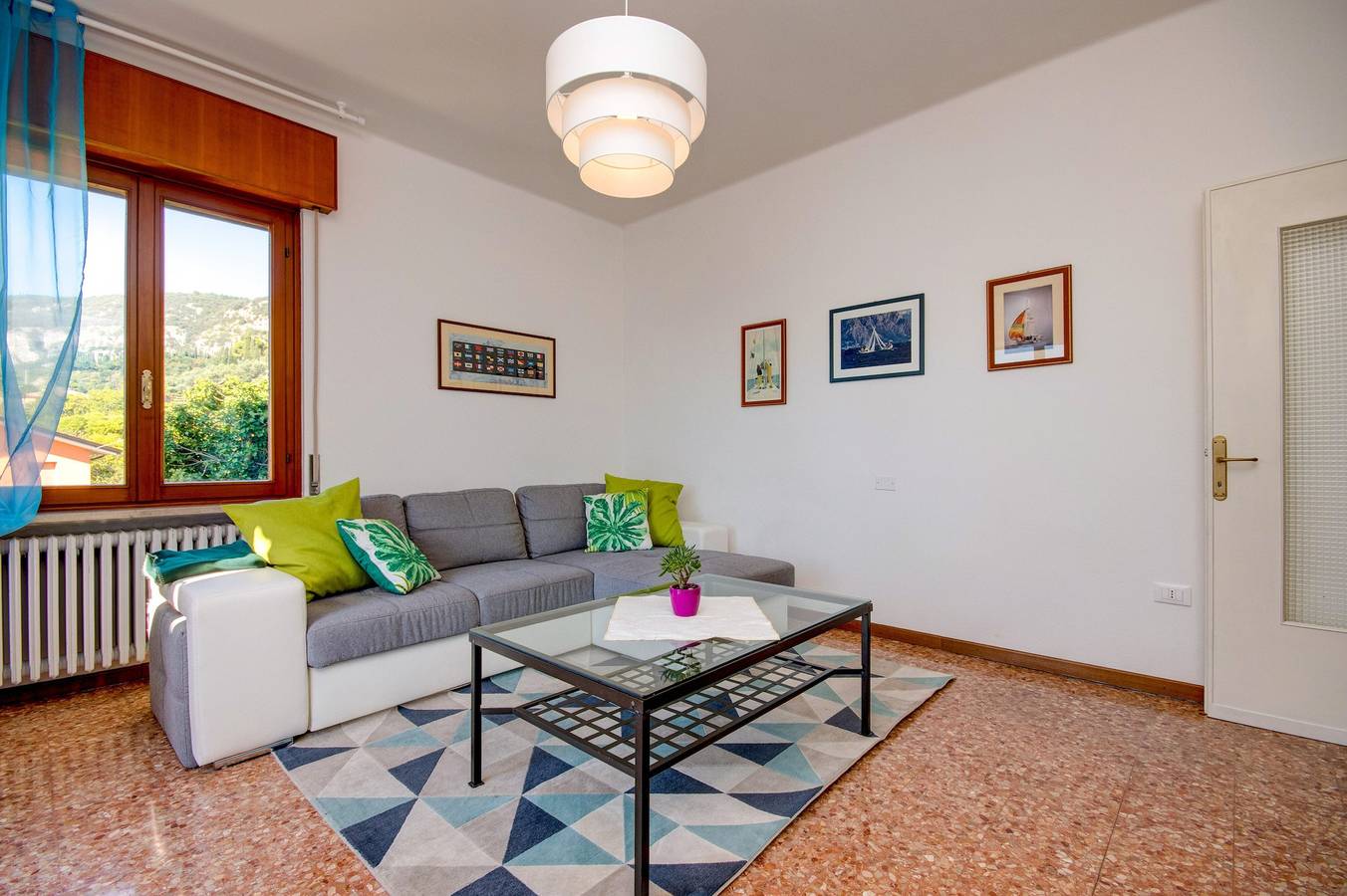 Entire apartment, Colorful Apartment "Le Vele" in Central Location in Garda, Garda Mountains