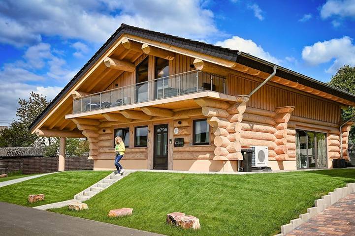 Ferienhaus für 4 Personen, mit Balkon und Whirlpool sowie Garten in Allenbach