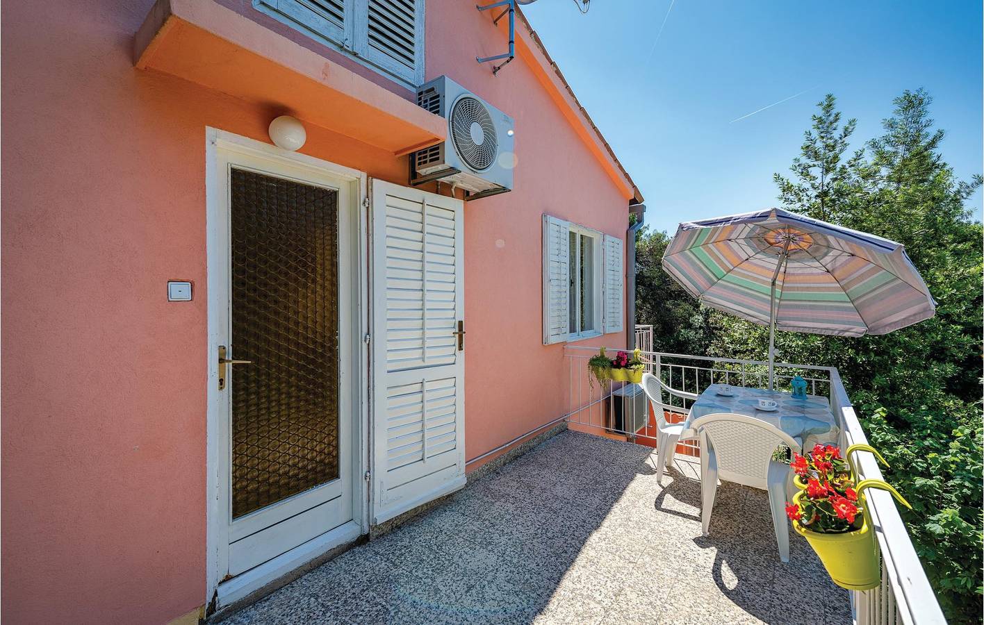 Ganze Ferienwohnung, Gemütliche Ferienwohnung mit Terrasse, Klimaanlage und WLAN in der Nähe des Amarin-Strandes in Borik, Rovinj und Umgebung