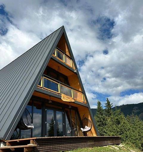 Gîte pour 12 personnes, avec jacuzzi ainsi que jardin et balcon dans Dorna-Arini