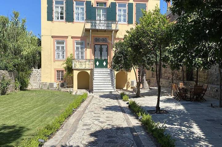 Vakantiehuis voor 8 personen, with whirlpool and tuin as well as balkon in Lesbos