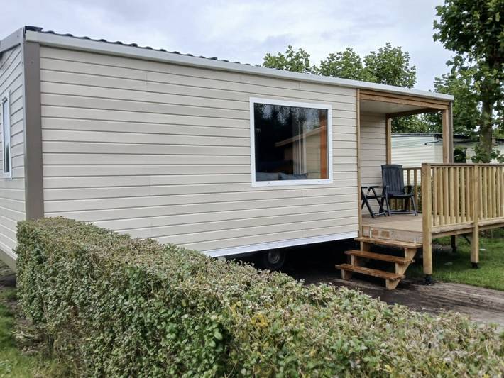 Village vacances pour 4 personnes, avec vue sur le lac ainsi que jardin et piscine en Belgique