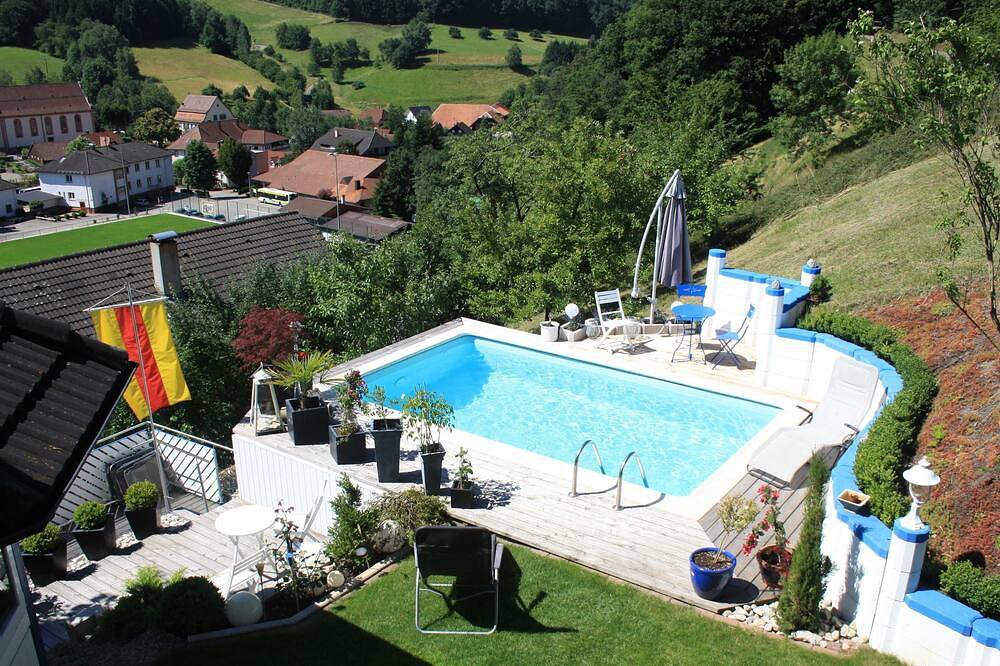 Ganze Wohnung, **** Panoramaferienwohnung Monika mit Pool - **** Sterne Ferienwohnung 75qm, 2 in Schuttertal, Hochschwarzwald