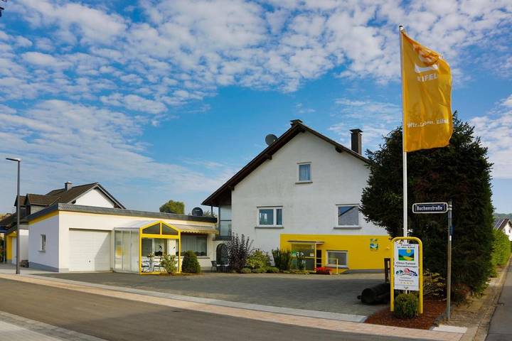 Ferienwohnung für 3 Personen, mit Terrasse und Garten sowie Ausblick in Berndorf