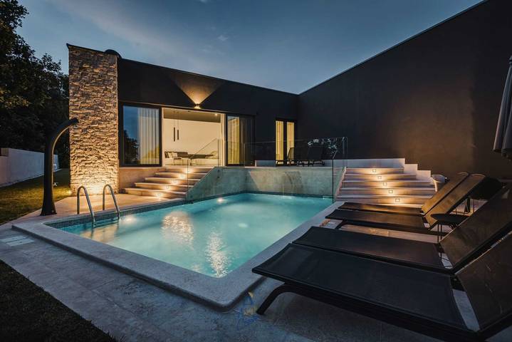 Villa für 6 Personen, mit Balkon und Terrasse sowie Garten und Pool in Umag