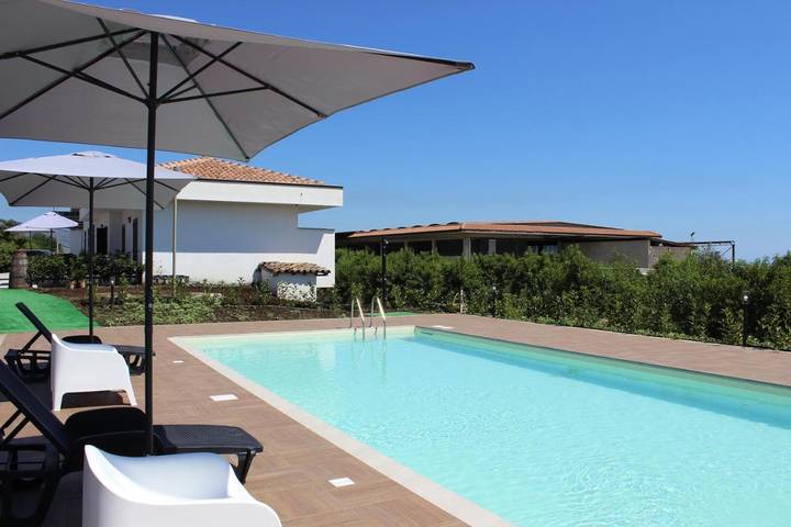 Casa vacanza per 3 persone, con Balcone e Terrazza nonché Giardino e Piscina a Giarre