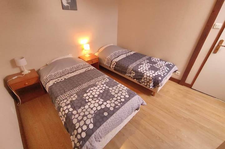 Gîte pour 8 personnes, avec Jacuzzi et Terrasse ainsi que Jardin et Sauna à Dommartin-lès-Remiremont - 3