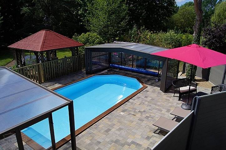 Location de vacances pour 2 personnes, avec terrasse et piscine ainsi que jardin et jacuzzi à Blessy