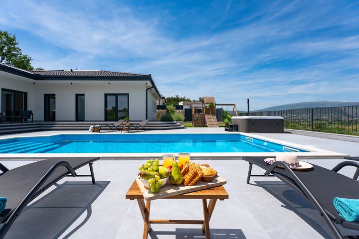 3 Schlafzimmer mit eigenem Bad, Spielplatz, Tischtennis, Playstation 5, Spielhaus mit Rutsche und Schaukel in Imotski, Makarska Riviera