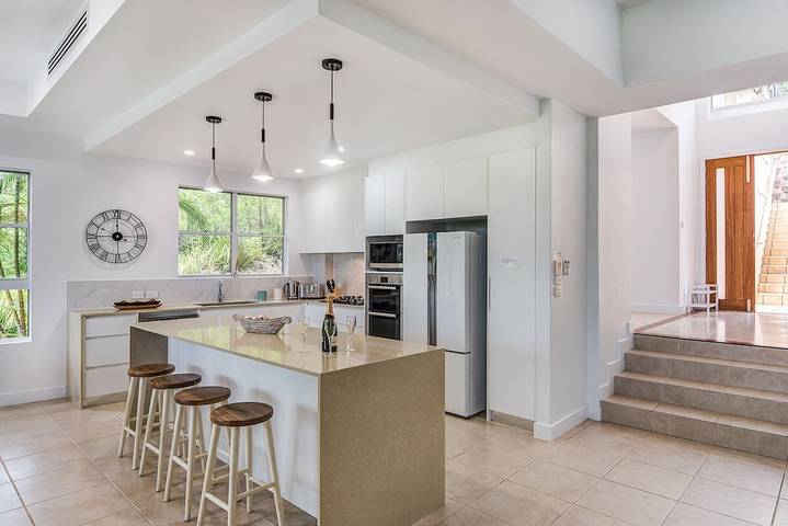 Villa for 6 people, with pool and garden as well as balcony in Hamilton Island
