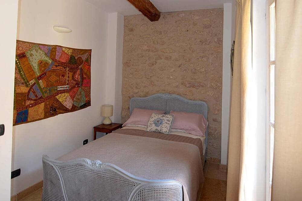 Beautiful village house with heated pool, air con, near Pezenas, Languedoc in Aumes, Côte d'Améthyste