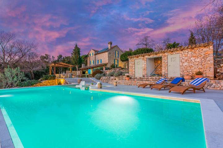 Ferienhaus für 6 Personen, mit Pool in Selce