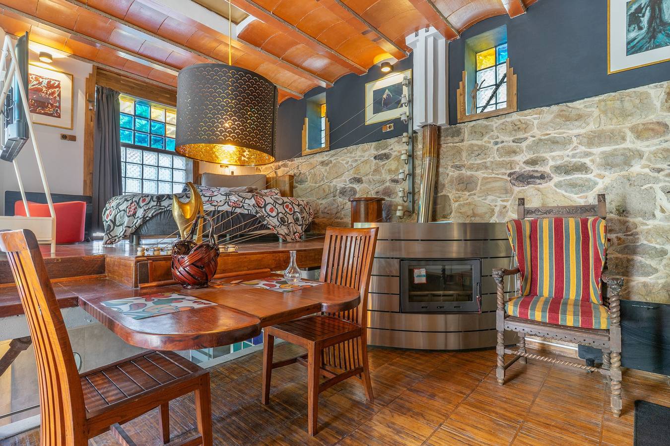 Apartamento entero, Apartamento 'Zentralclub Electra Generador' con vistas a la montaña, balcón y Wi-Fi in Belmonte de Miranda, Cordillera Cantábrica