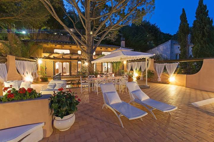 Ferienhaus für 9 Personen, mit Pool und Garten - 1