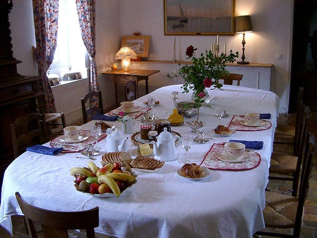 Chambres au Château de la Salle - Chambre Rose in Lantignié, Région de Villefranche-sur-Saône