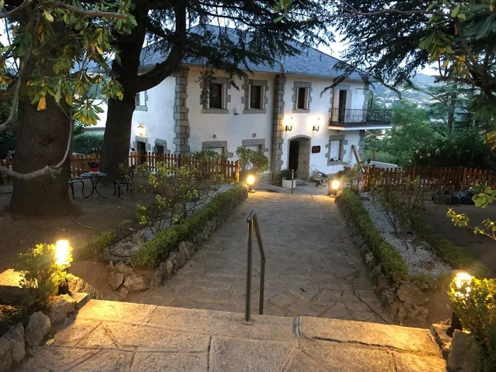 Ferienwohnung für 3 Personen, mit Ausblick und Pool sowie Garten - 1