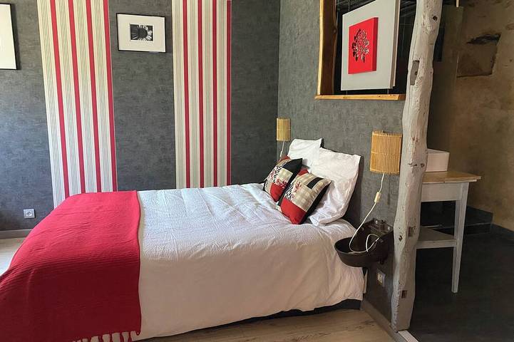 Location de vacances pour 8 personnes, avec piscine et jardin à Saint-Avit-de-Vialard - 2