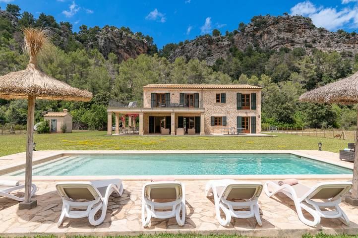 Finca mit Pool für 8 Personen, mit Terrasse und Garten in Pollença