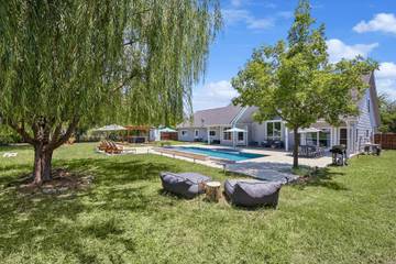 Vacation Rental for 16 Guests in Denton County, Picture 4