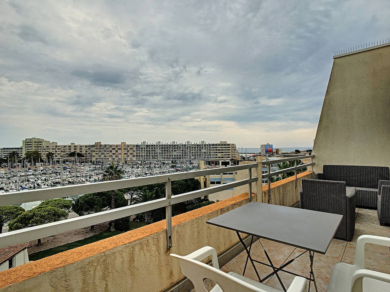 Apartamento entero, Encantador F2 con terraza, vista al mar y estacionamiento, Carnon in Carnon-Plage, Mauguio