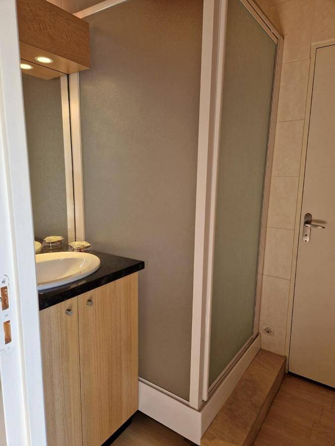 Gîte pour 5 personnes, avec terrasse et piscine à Saint-Martial-de-Valette - 4