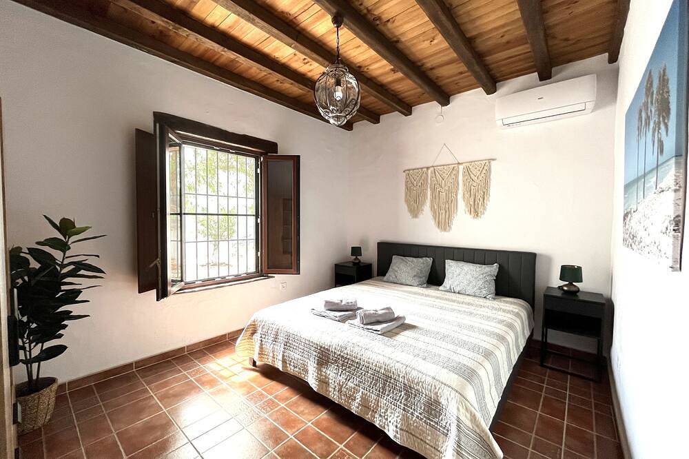 Casa del Burro Perezoso -stilvoll, rustikal, Pool, Palmen, atemberaubender Blick in Benamargosa, Málaga Provinz