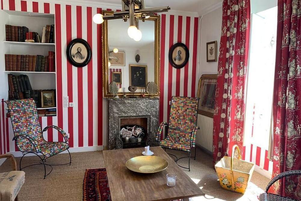 Entire apartment, Le Grand Appartement, Clim, Piscine Chauffée in Les Eyzies, Périgord Noir