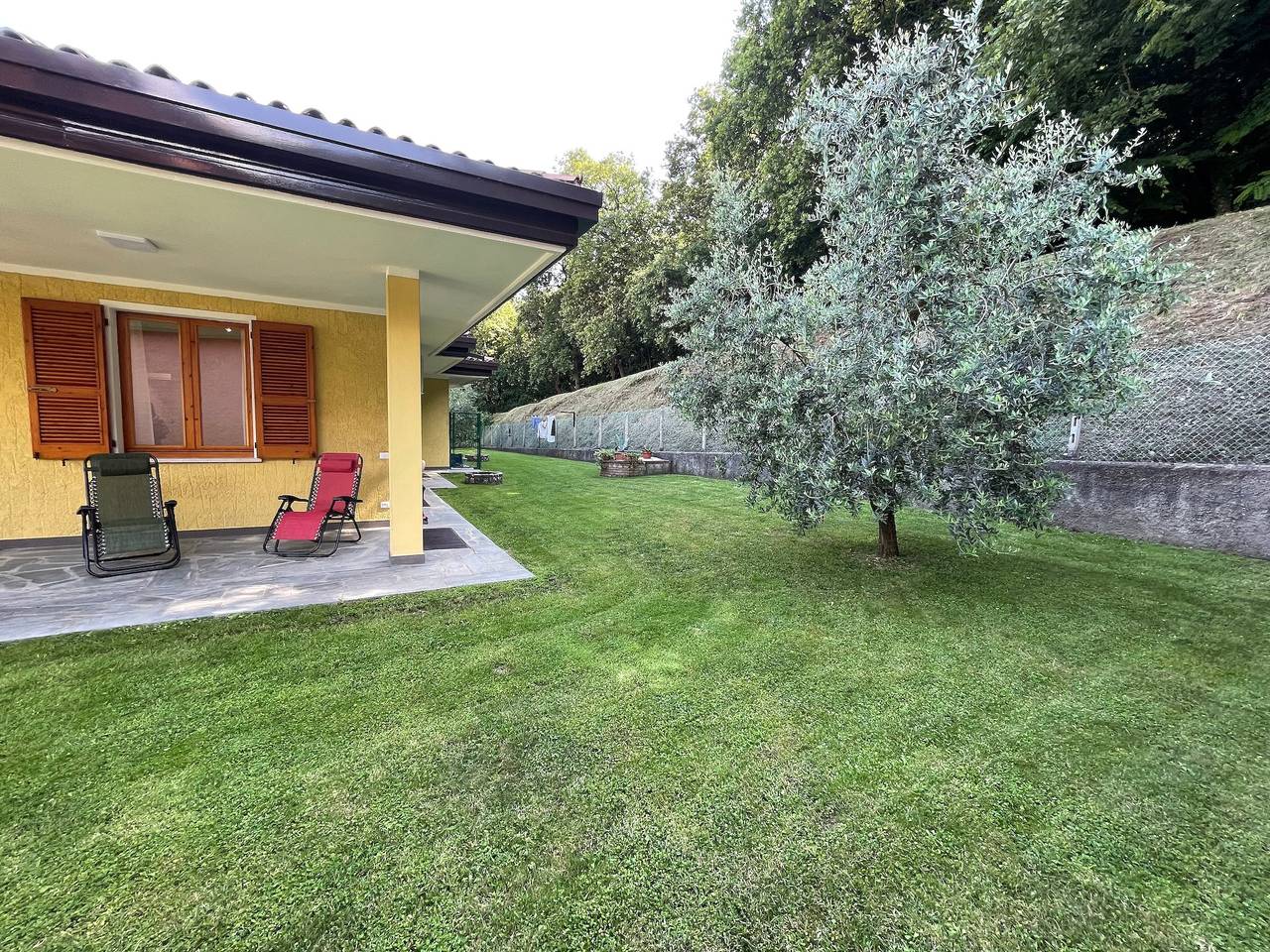 Ganze Wohnung, Ferienwohnung 'Casa Emiliano' mit Seeblick, Wlan und Klimaanlage in Padenghe sul Garda, Gardasee-Berge