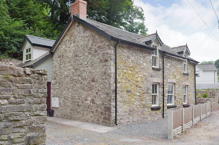 Cottage for 5 people, with garden, with pets in Laugharne